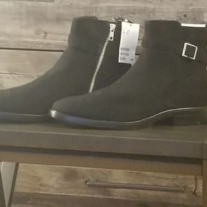 Black chelsea style seude boots